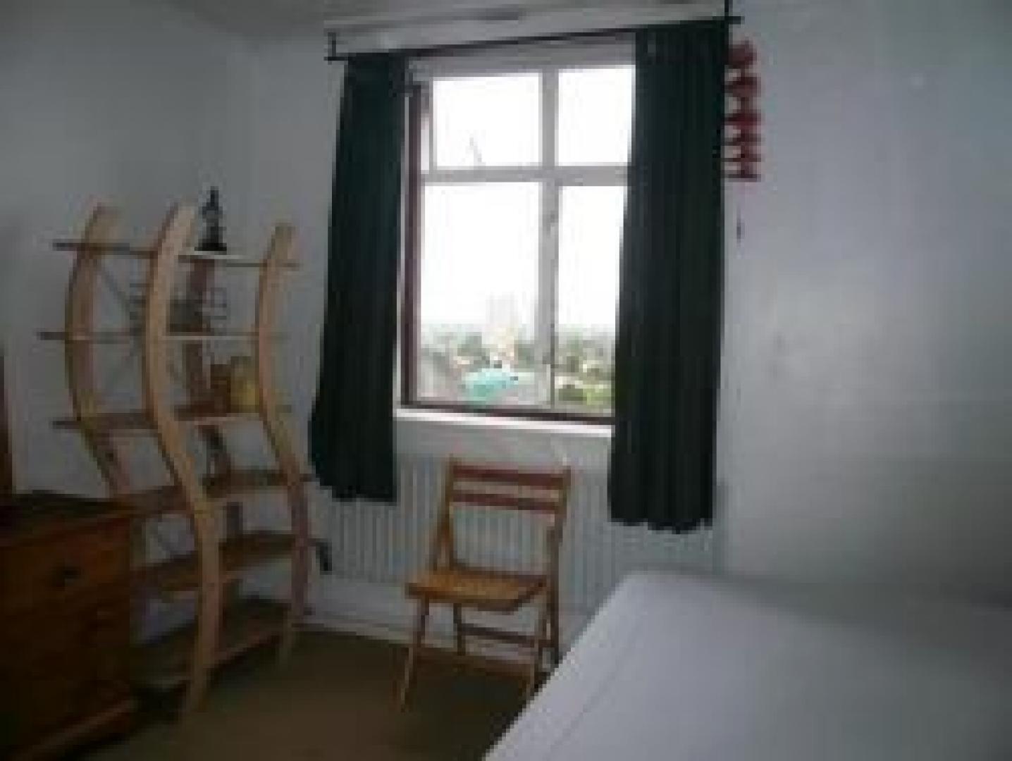 			2 Bedroom, 1 bath, 1 reception Flat			 Hillgrove Road, SWISS COTTAGE